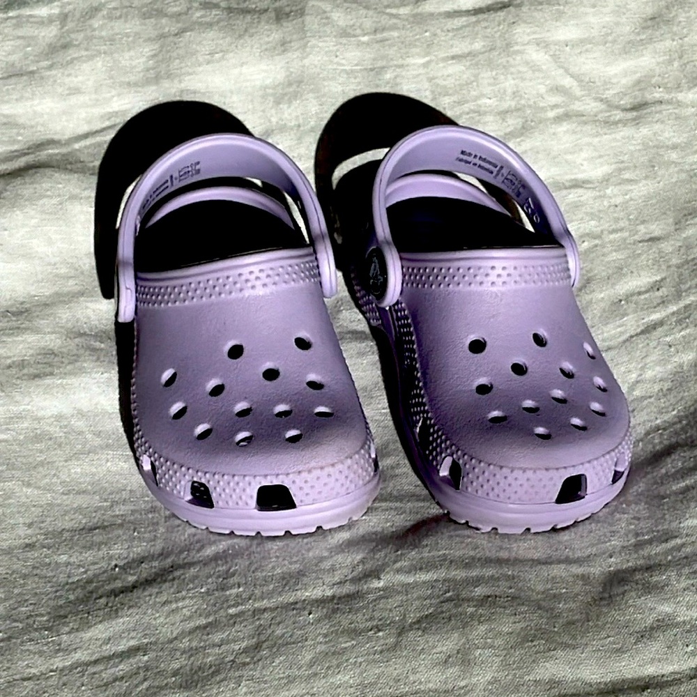 Lavender Crocs. toddler size 7. Like new